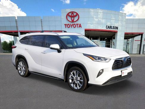 Used 2023 Toyota Highlander Limited image 2