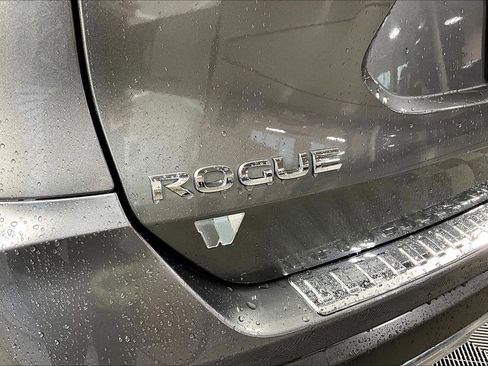 Used 2018 Nissan Rogue S image 25