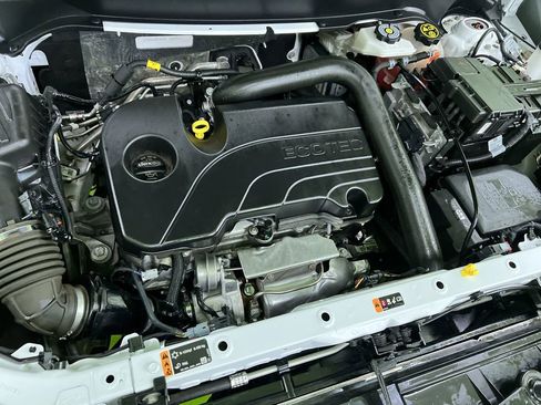 Used 2024 Chevrolet Equinox Premier FWD image 17