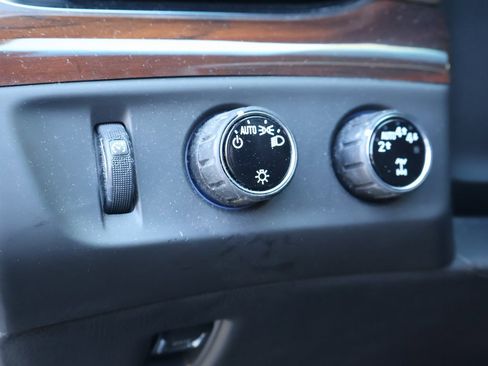 Used 2019 Cadillac Escalade Premium Luxury image 24