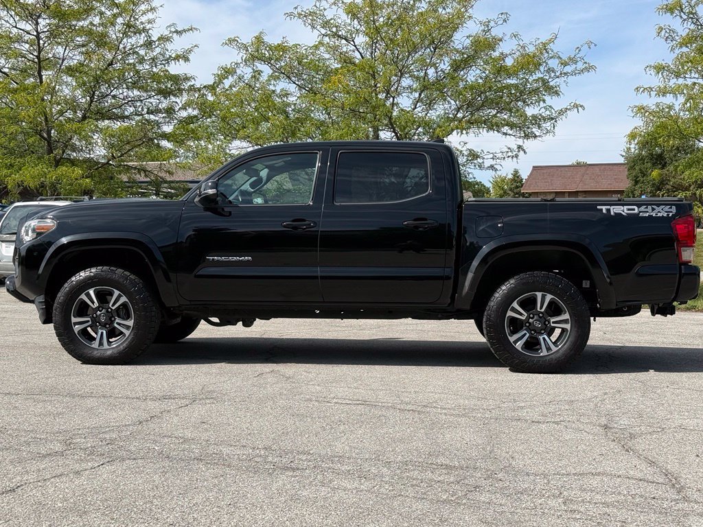 Used 2016 Toyota Tacoma TRD Sport w/ Towing Package AWD/4WD image 2