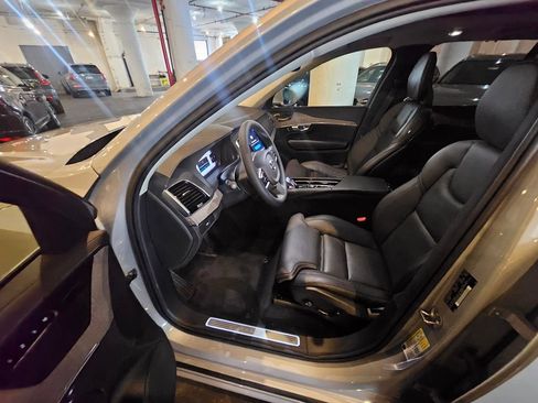 Certified 2023 Volvo XC90 B6 Ultimate w/ Protection Package Premier AWD/4WD image 17