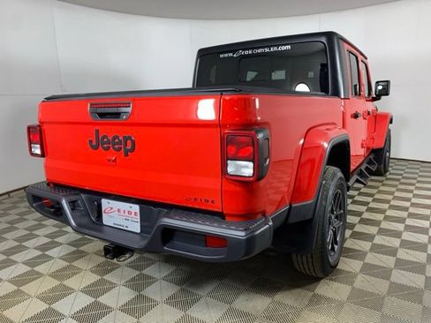 Used 2024 Jeep Gladiator Sport AWD/4WD image 16
