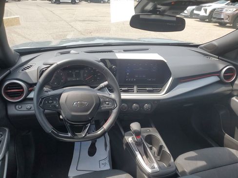 Used 2024 Chevrolet Trax RS FWD image 24