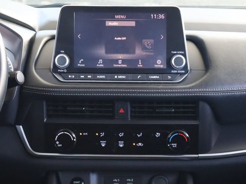 Used 2024 Nissan Rogue S FWD image 30