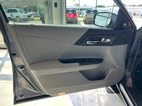 Used 2017 Honda Accord EX-L image 14