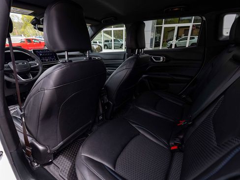 Used 2025 Jeep Compass Latitude w/ Convenience Group image 24