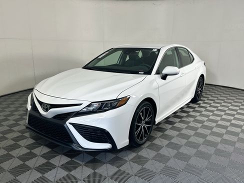 Used 2024 Toyota Camry SE w/ Convenience Package FWD image 7