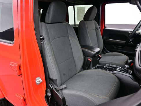 Used 2024 Jeep Wrangler Sahara image 13