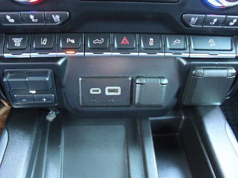 Used 2020 GMC Sierra 2500 Denali w/ Denali Ultimate Package AWD/4WD image 32