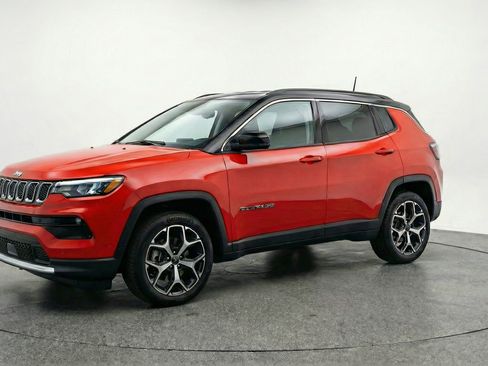 Used 2025 Jeep Compass Limited AWD/4WD image 3