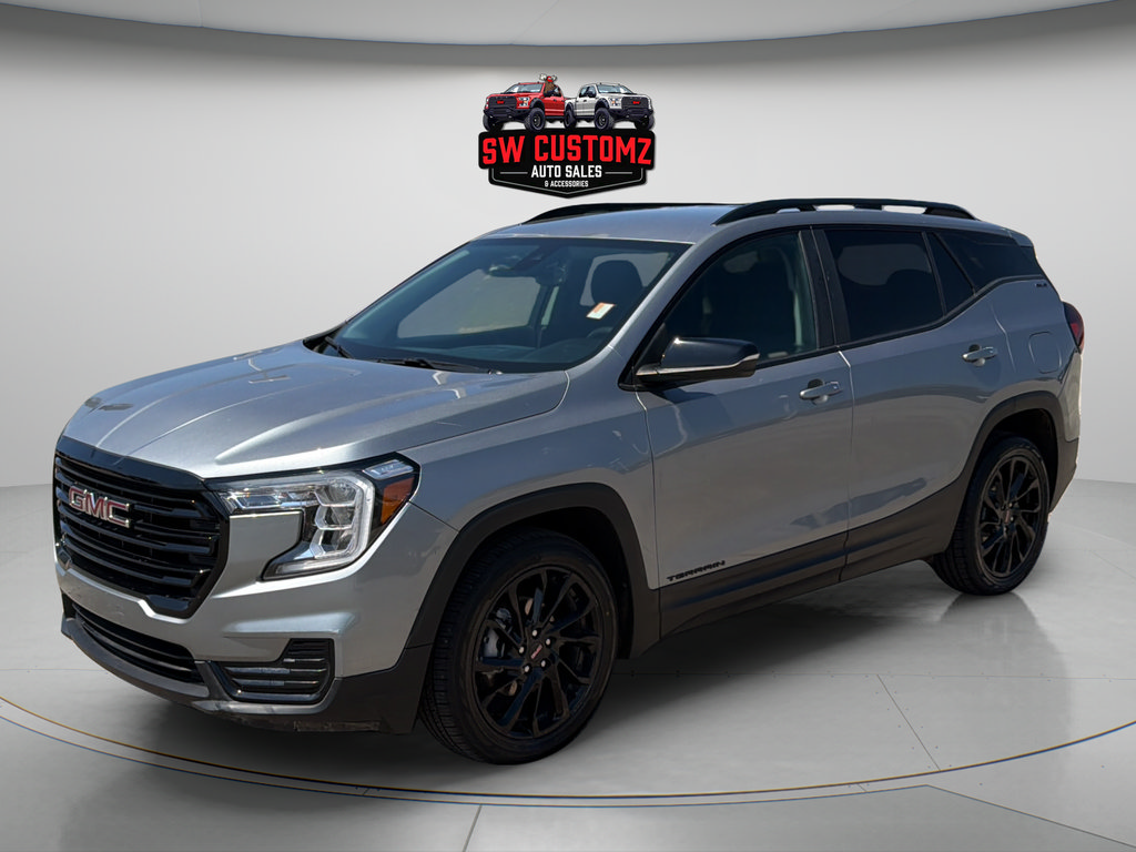 Used 2024 GMC Terrain SLE w/ Driver Convenience Package FWD image 3