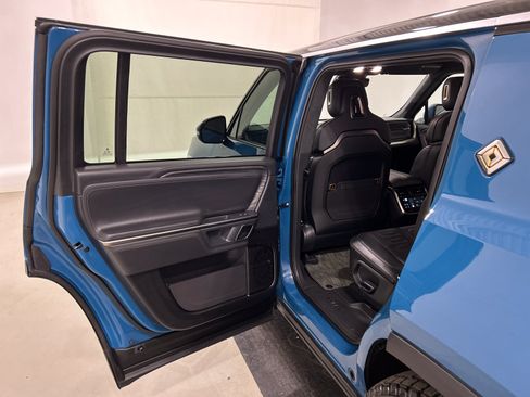 Used 2023 Rivian R1S Adventure AWD/4WD image 17