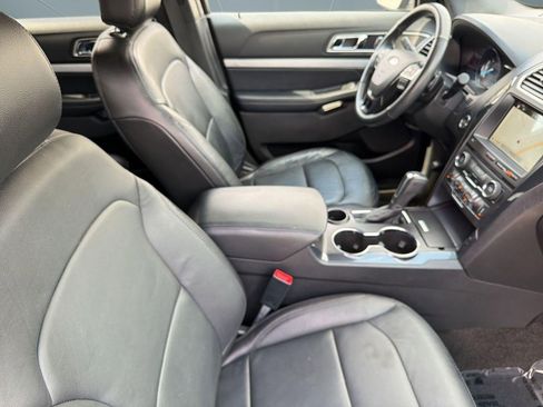 Used 2017 Ford Explorer XLT w/ Equipment Group 202A image 30