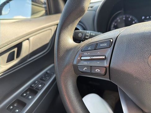 Used 2018 Hyundai Kona SE image 30