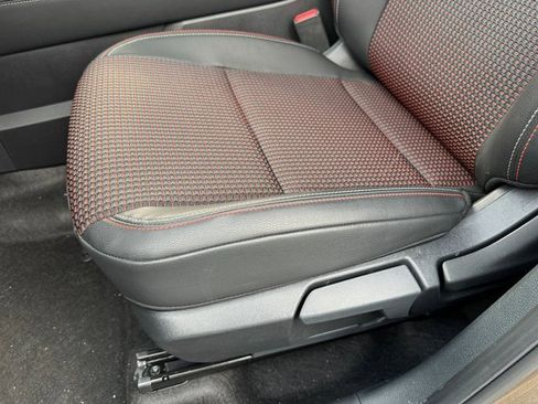 Used 2025 Nissan Kicks SR w/ Illumination Package image 15