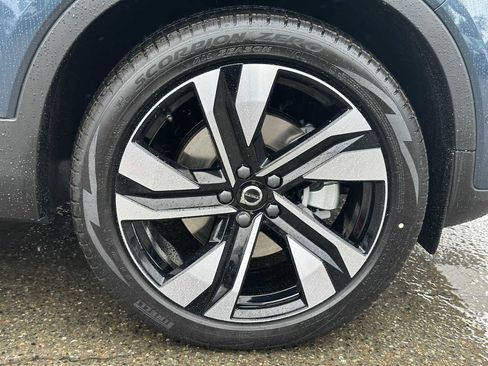New 2026 Volvo XC40 B5 Ultra w/ Protection Package Premier AWD/4WD image 9