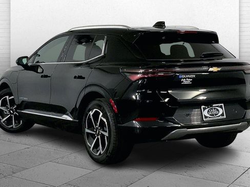 Used 2025 Chevrolet Equinox EV LT image 11