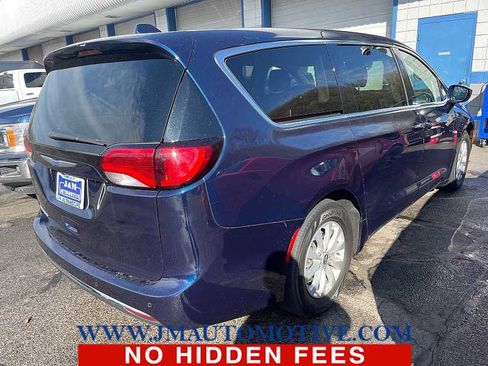 Used 2018 Chrysler Pacifica Touring Plus FWD image 3