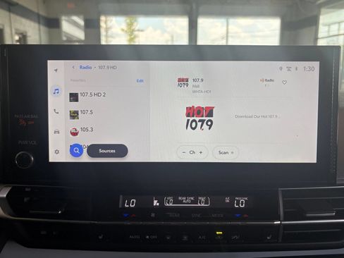 Used 2025 Toyota Sienna XLE FWD image 19