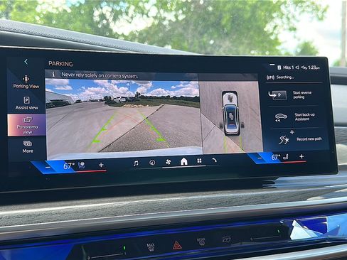 New 2024 BMW i7 xDrive60 w/ Executive Package image 23