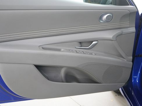 Used 2025 Hyundai Elantra Sport FWD image 17
