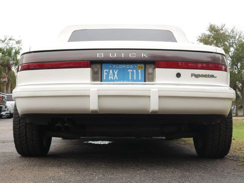 Used 1990 Buick Reatta Convertible image 21