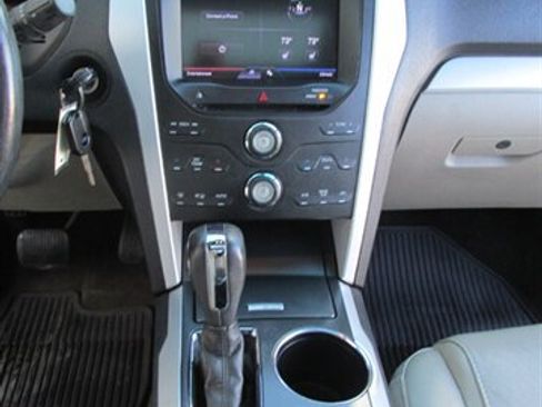 Used 2013 Ford Explorer XLT AWD/4WD image 30