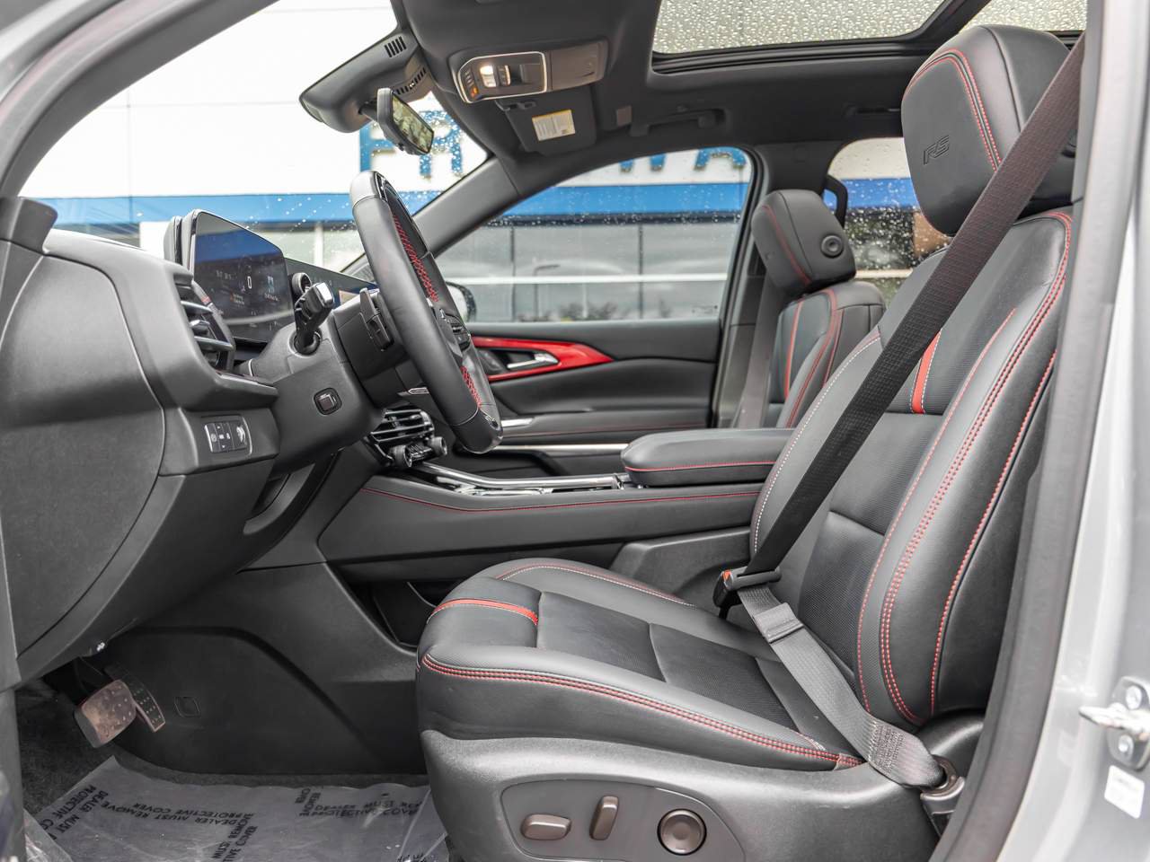 Used 2025 Chevrolet Traverse RS w/ LPO, Floor Liner Package FWD image 7