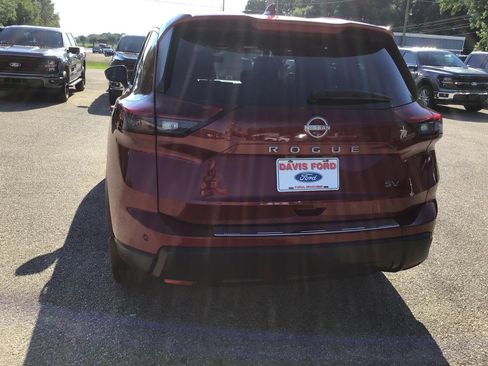 Used 2024 Nissan Rogue SV FWD image 11