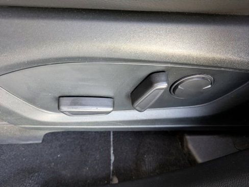 Used 2020 Ford Explorer XLT w/ Equipment Group 202A image 22