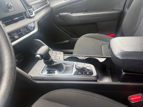 Used 2025 Kia Sportage LX FWD image 40