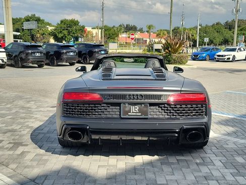 Used 2022 Audi R8 V10 w/ Carbon Exterior Package RWD image 4