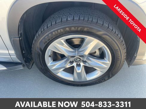 Certified 2017 Toyota Highlander Limited image 14