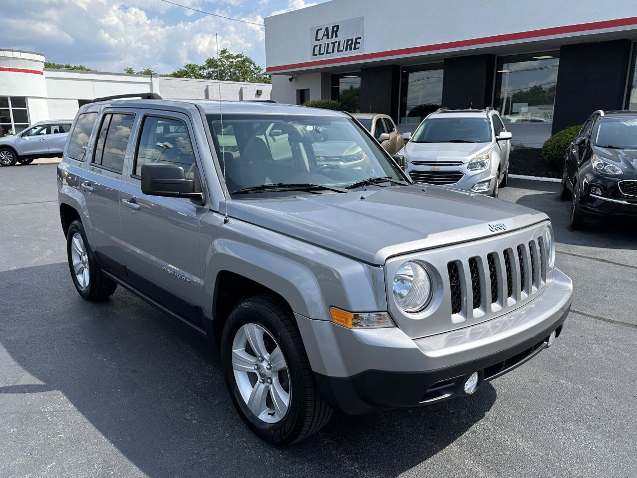 Used 2017 Jeep Patriot Latitude AWD/4WD image 2