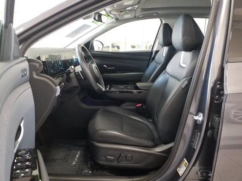 Certified 2025 Hyundai Tucson Limited AWD/4WD image 12
