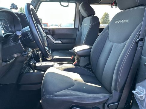 Certified 2018 Jeep Wrangler Sahara w/ Dual Top Group image 19