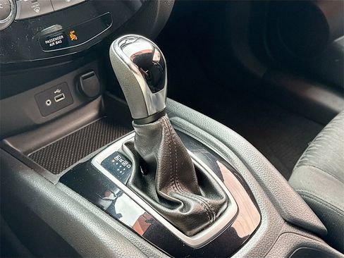 Used 2018 Nissan Rogue S image 17