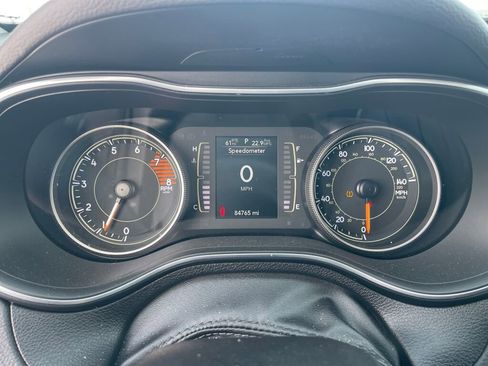 Used 2019 Jeep Cherokee Latitude Plus w/ Comfort/Convenience Group image 13