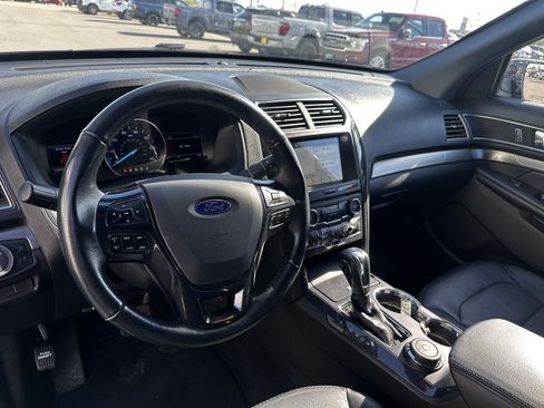Used 2018 Ford Explorer XLT w/ Equipment Group 202A AWD/4WD image 6