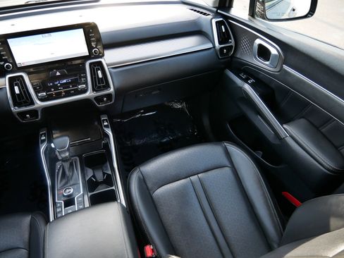 Used 2022 Kia Sorento SX image 11