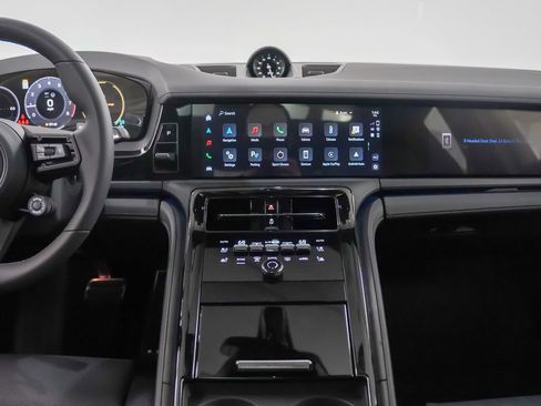 Certified 2025 Porsche Panamera 4 AWD/4WD image 21
