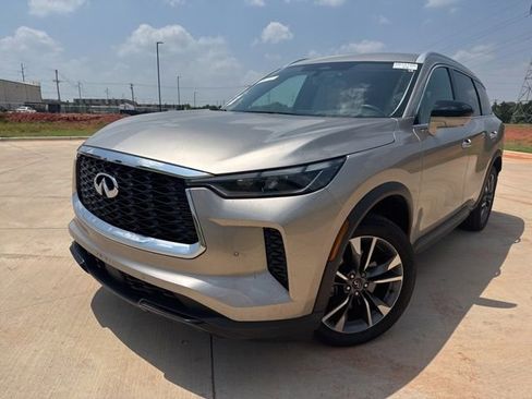 Used 2023 INFINITI QX60 Luxe w/ Cargo Package FWD image 2