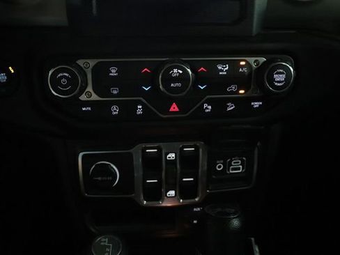 Used 2018 Jeep Wrangler Unlimited Sport S AWD/4WD image 21
