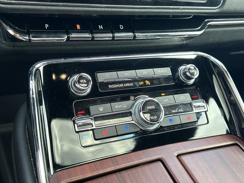 Used 2023 Lincoln Navigator Reserve image 22