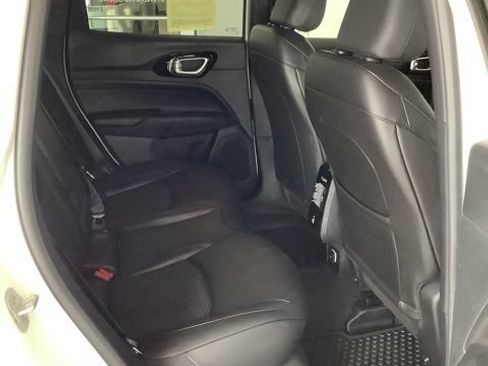Certified 2025 Jeep Compass Latitude w/ Convenience Group AWD/4WD image 17