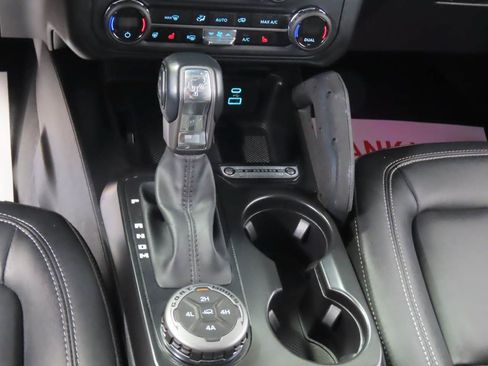 Used 2025 Ford Bronco Badlands AWD/4WD image 11