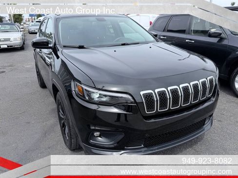 Used 2019 Jeep Cherokee Latitude w/ Popular Appearance Group FWD image 2