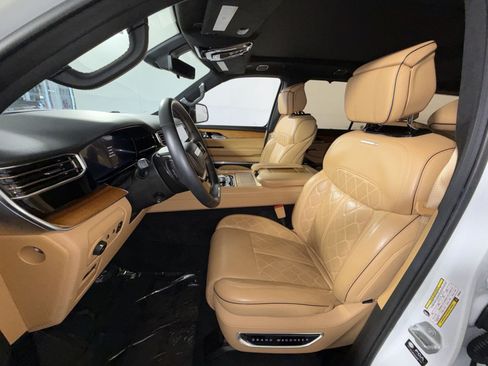 Used 2023 Jeep Grand Wagoneer Series III AWD/4WD image 13