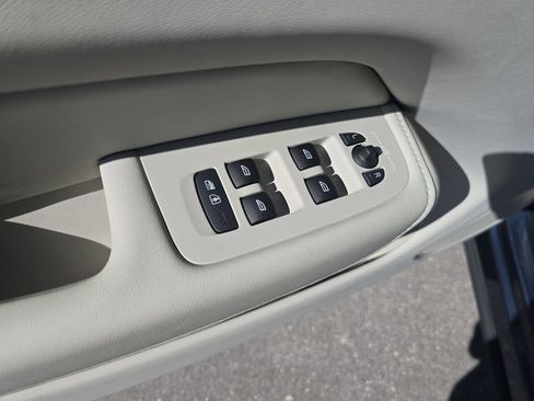 Used 2024 Volvo XC60 T8 Plus w/ Protection Package Premier image 18